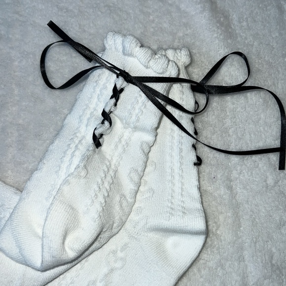 Casa Clara Palina Ballet Ribbon Crew Socks - Picture 10 of 13